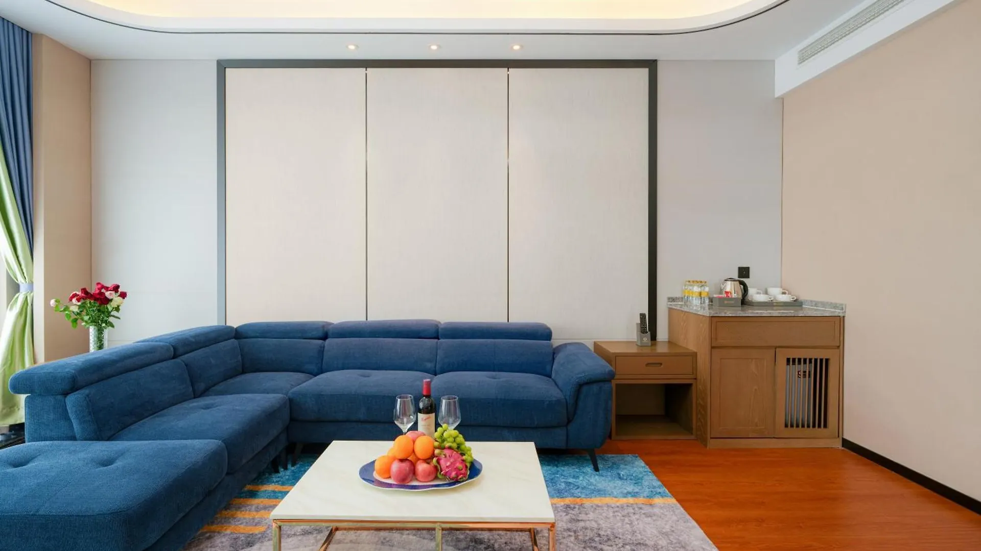 Donghu Resort Hotel シアヌークビル 4*,