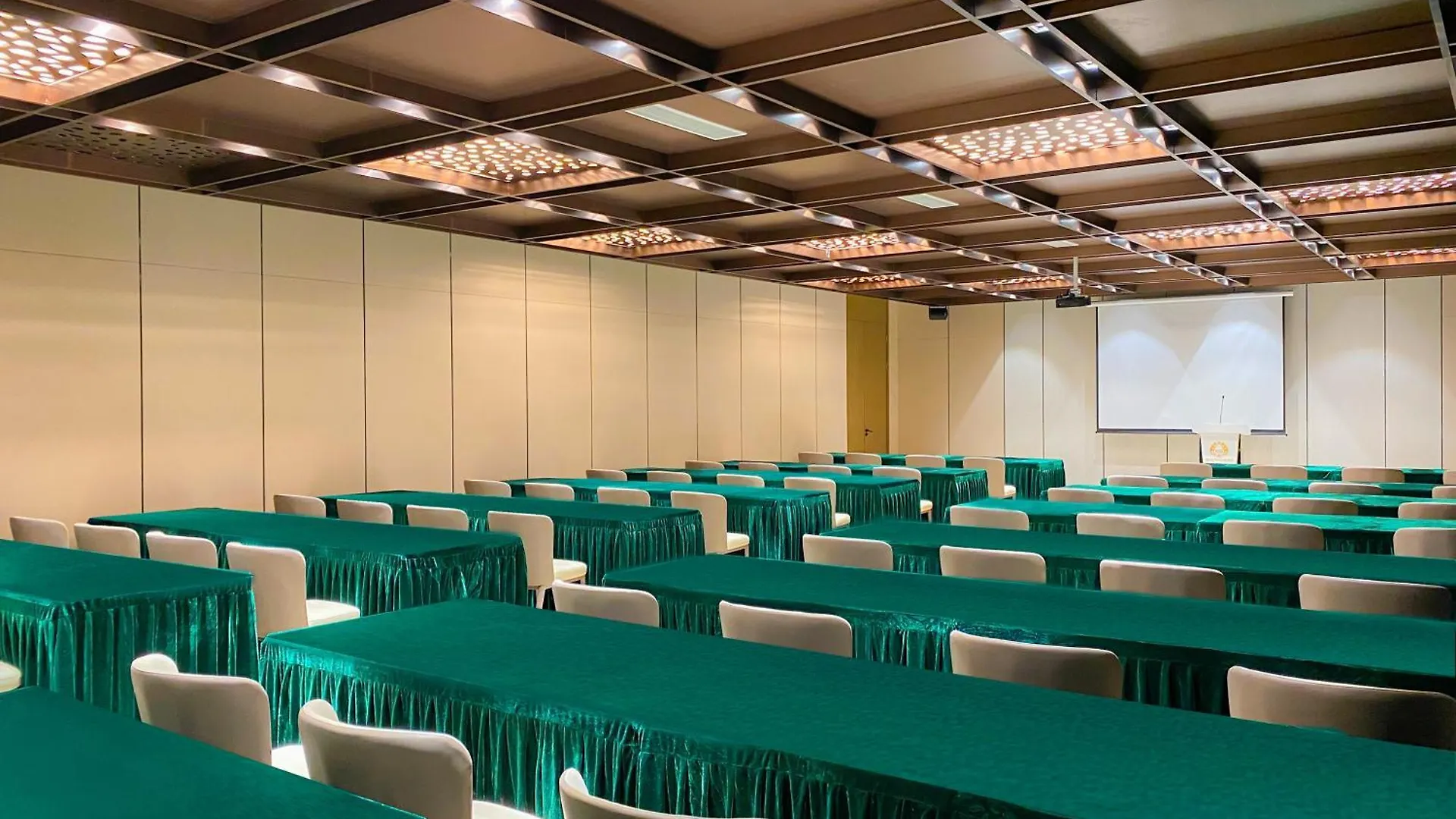 Donghu Resort Hotel シアヌークビル カンボジア