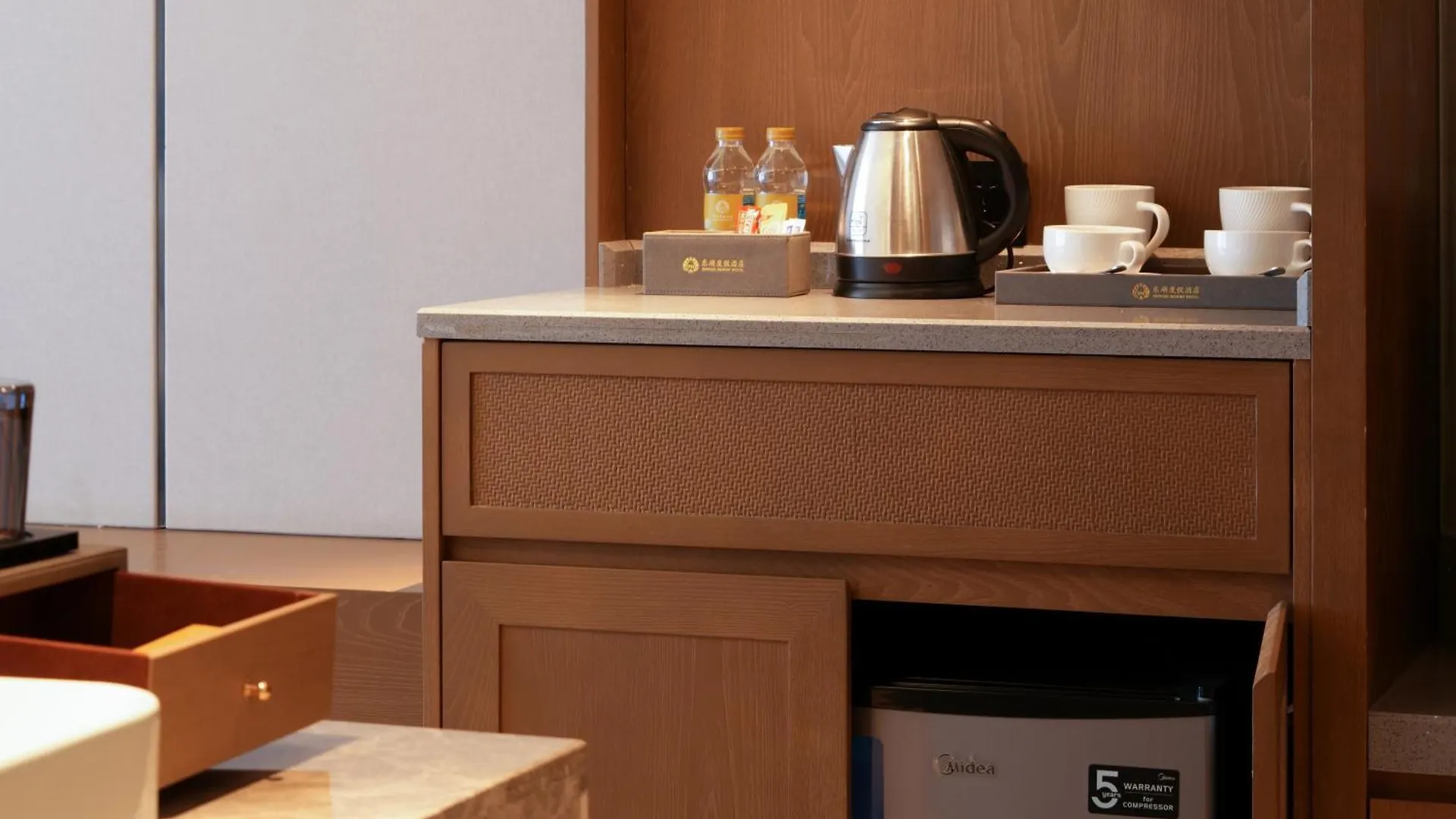 Donghu Resort Hotel シアヌークビル