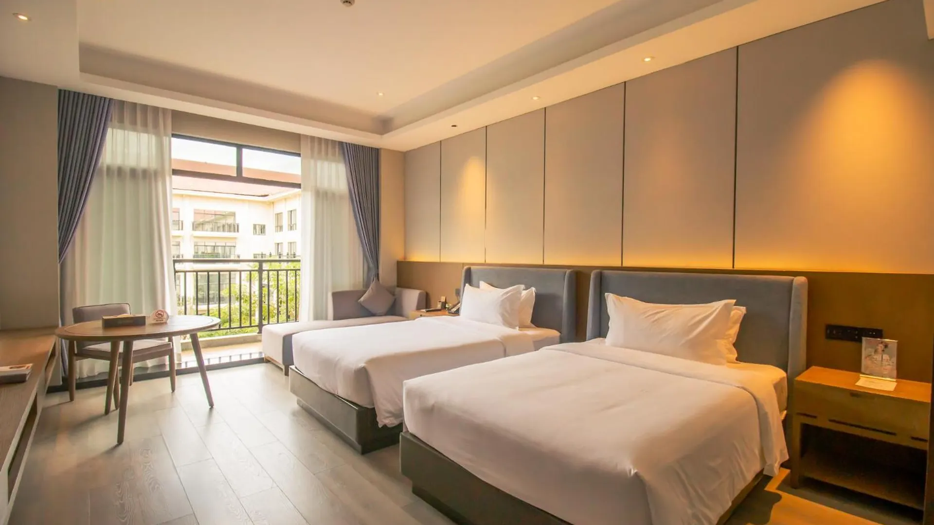 ****  Donghu Resort Hotel シアヌークビル カンボジア